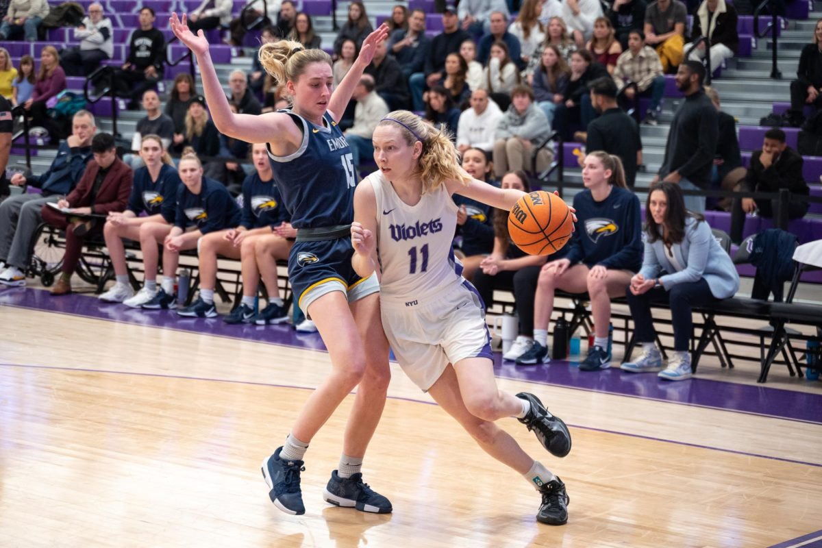 Junior guard Caroline Peper at the Jan. 17 game against Emory University. (Kiran Komanduri for WSN)