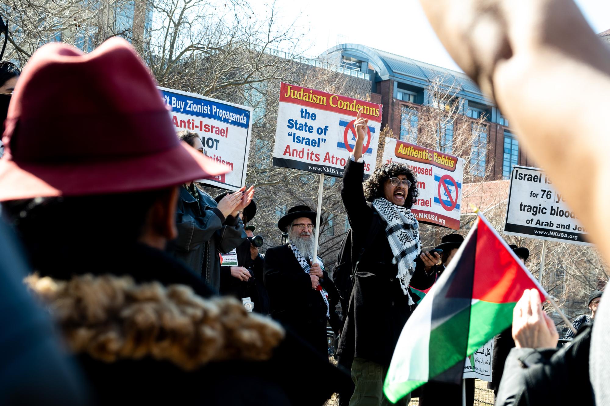 Hundreds protest ICE detainment of Mahmoud Khalil in Washington Square Park