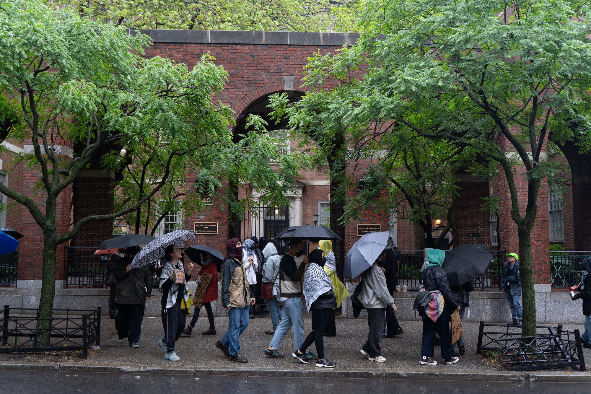 Students picket outside Vanderbilt Hall, demand NYU Law cut anti-protest contract