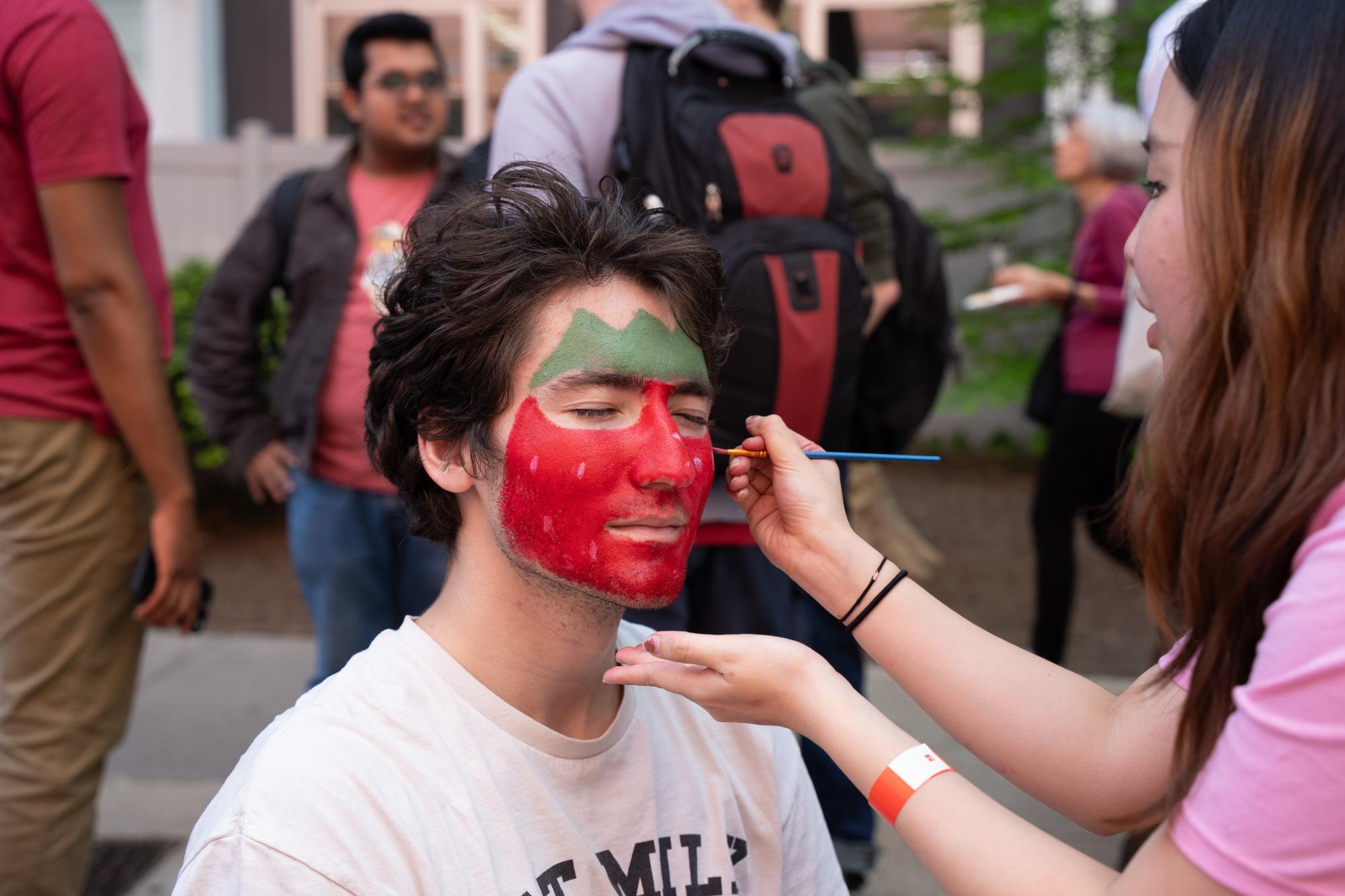 Strawberry Fest returns to NYU with thousands in attendance