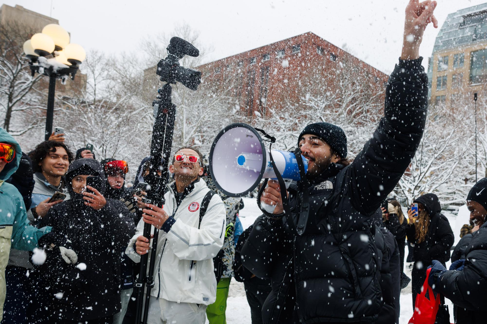 JasonAlpertWisnia_FebruaryBlizzardDayTwo_20260223_1735 NYU Alumni and Sidetalk co-founder Trent Simonian speaks during the snowball fight. (Jason Alpert-Wisnia for WSN)