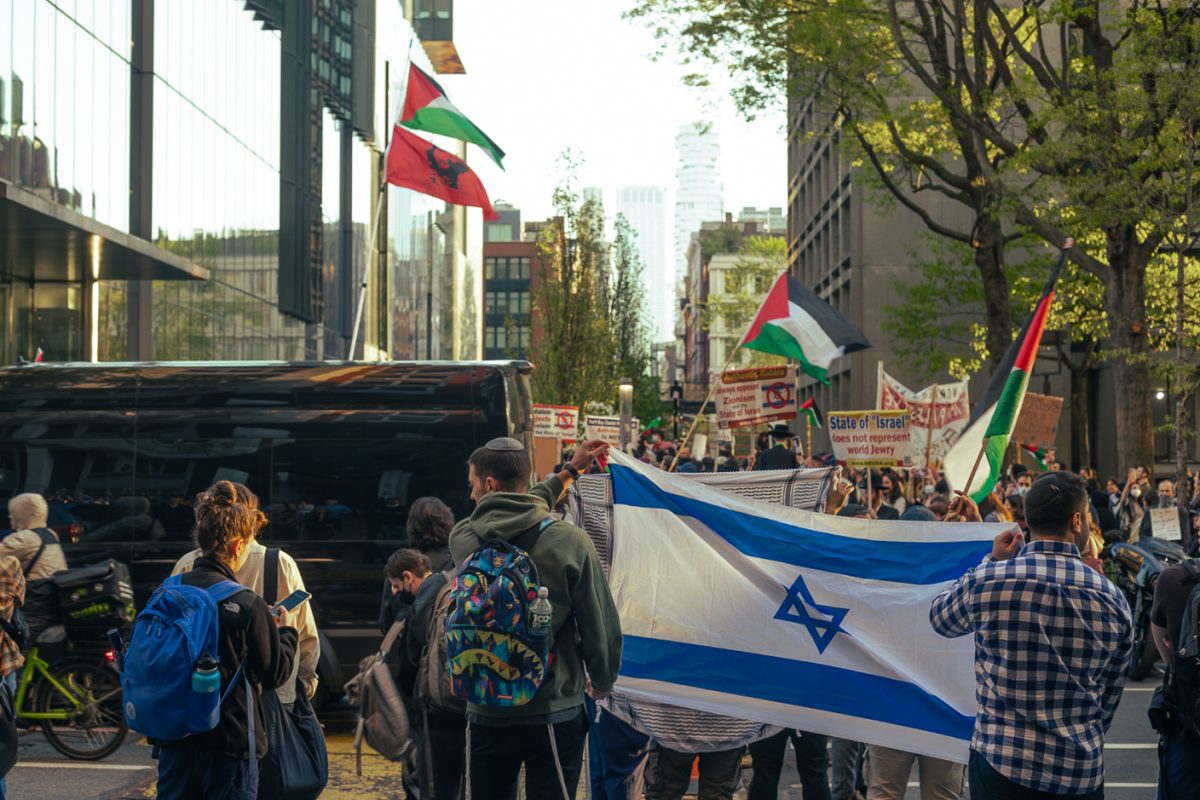 Counterprotesters holding Israeli flags stood across the street from an encampment outside the Paulson Center in 2024. (Samson Tu for WSN)