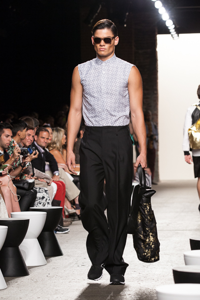 Strong+electronic+beats+and+Asian+melodic+string+ensemble+thump+through+the+speakers+as+the+masculine+models+shift+through+the+runway+of+Ricardo+Seco+2014+Spring%2FSummer+collection%2C+POWER.