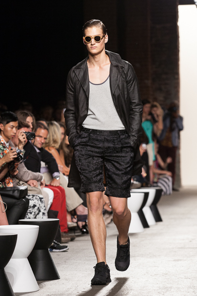 Strong+electronic+beats+and+Asian+melodic+string+ensemble+thump+through+the+speakers+as+the+masculine+models+shift+through+the+runway+of+Ricardo+Seco+2014+Spring%2FSummer+collection%2C+POWER.